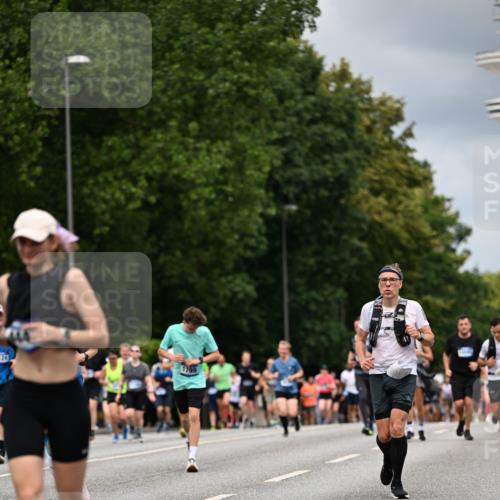 29.06.2025 - hella hamburg halbmarathon Dr. Thomas Lammeyer http://msf.ph/oto/8365923 29.06.2025 10:41:46 Kennedybrücke 1276, 1337, 1339, 1799, 1819, 2016, 2031, 2104, 2199, 2272, 2480, 2853, 4347, 4442, 4618, 4762, 5146, 5522, 5523, 5640, 5940, 6243, 6584, 6821, 6955, 7085, 7124, 7321, 7544, 8499, 8758, 8811, 8843, 8985, 9054, 9288, 10159, 10476, 10798, 10836, 10919 meine-sportfotos.de