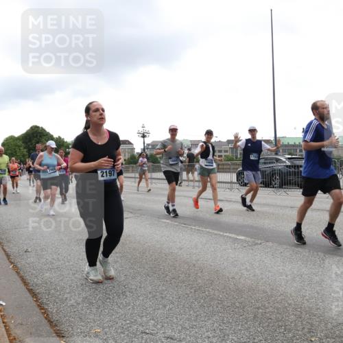 29.06.2025 - hella hamburg halbmarathon Lena Gebhardt http://msf.ph/oto/8365961 29.06.2025 10:48:35 Lombardsbrücke 2909, 19787, 2197, 16693, 16669, 1793, 1142, 1157, 1167, 1584, 1645, 2037, 2195, 2418, 2437, 2438, 2475, 2627, 2650, 2716, 2756, 2792, 2909, 2958, 3224, 3320, 3504, 3661, 3679, 3933, 4588, 5010, 5585, 5781, 5952, 6143, 7203, 7532, 7947, 7948, 8461, 8521, 8719, 8760, 8948, 9552, 9775, 9787, 9921, 10059, 10145, 10204, 10366, 10524, 10654, 10656, 11364, 11365, 11742, 11781, 13814, 13845, 15715, 16498, 16499, 16701 meine-sportfotos.de