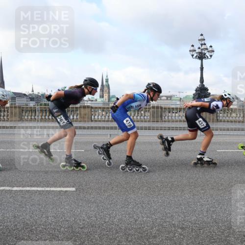 29.06.2025 - hella hamburg halbmarathon Lena Gebhardt http://msf.ph/oto/8365990 29.06.2025 08:49:01 Lombardsbrücke 442, 261, 419, 437, 515 meine-sportfotos.de
