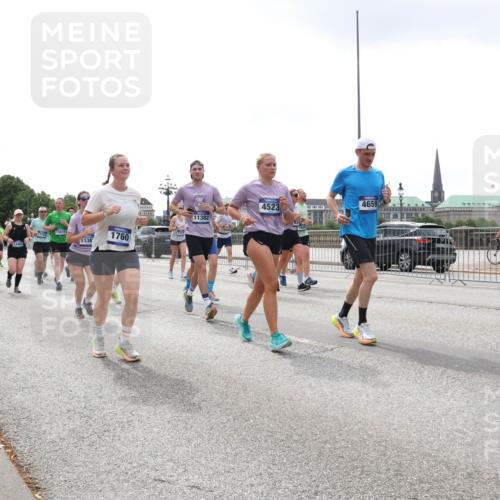 29.06.2025 - hella hamburg halbmarathon Lena Gebhardt http://msf.ph/oto/8366049 29.06.2025 10:39:27 Lombardsbrücke 3721, 7501, 13461, 13519, 1760, 1138, 4523, 4659, 11382, 1760, 1856, 1883, 2092, 2571, 2574, 2578, 2843, 2893, 2976, 2998, 3275, 3353, 3727, 3745, 4298, 4410, 4523, 4603, 4609, 4659, 4855, 4882, 5045, 5701, 6062, 6112, 6321, 6342, 6343, 6427, 6428, 6611, 6719, 6726, 6748, 7053, 7125, 7199, 7341, 7429, 7501, 7506, 7524, 7589, 7684, 7815, 8203, 8243, 8457, 8995, 9393, 9420, 9446, 9569, 9698, 9747, 9777, 9974, 9977, 10001, 10072, 10315, 10512, 10516, 13060 meine-sportfotos.de