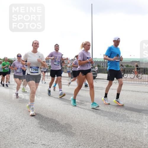 29.06.2025 - hella hamburg halbmarathon Lena Gebhardt http://msf.ph/oto/8366159 29.06.2025 10:39:28 Lombardsbrücke 11382, 17, 13519, 774, 11381, 1760, 13461, 372, 1760, 1856, 1883, 2092, 2571, 2574, 2578, 2843, 2893, 2976, 2998, 3275, 3353, 3727, 3745, 4298, 4410, 4523, 4603, 4609, 4659, 4855, 4882, 5045, 5701, 6062, 6112, 6321, 6342, 6343, 6427, 6428, 6611, 6719, 6726, 6739, 6748, 7053, 7125, 7199, 7341, 7429, 7501, 7506, 7524, 7589, 7684, 7815, 8203, 8243, 8457, 8995, 9393, 9420, 9446, 9569, 9698, 9747, 9777, 9974, 9977, 10001, 10072, 10315, 10512, 10516, 13060 meine-sportfotos.de