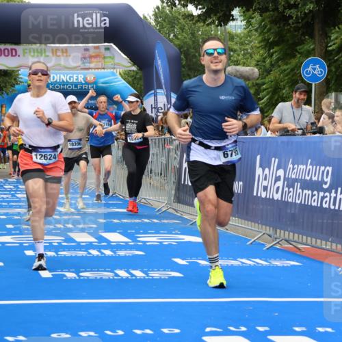 29.06.2025 - hella hamburg halbmarathon Strokosch-Dieckow http://msf.ph/oto/8366223 29.06.2025 10:50:25 Ziel 3414, 4127, 4247, 5447, 6282, 6795, 7397, 8153, 8899, 11455, 12035, 12624, 12949, 13812, 14034, 14626, 16242, 16806, 17247, 17319, 18394 meine-sportfotos.de