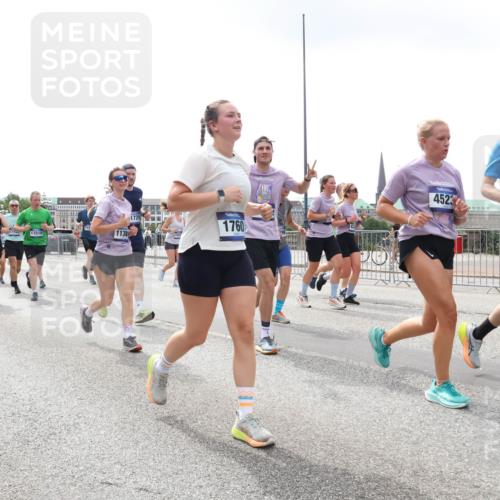 29.06.2025 - hella hamburg halbmarathon Lena Gebhardt http://msf.ph/oto/8366244 29.06.2025 10:39:28 Lombardsbrücke 1729, 1760, 177, 13519, 13461, 1138, 7501, 372, 4523, 4659, 1760, 1856, 1883, 2092, 2571, 2574, 2578, 2843, 2893, 2976, 2998, 3275, 3353, 3727, 3745, 4298, 4410, 4523, 4603, 4609, 4659, 4855, 4882, 5045, 5701, 6062, 6112, 6321, 6342, 6343, 6427, 6428, 6611, 6719, 6726, 6739, 6748, 7053, 7125, 7199, 7341, 7429, 7501, 7506, 7524, 7589, 7684, 7815, 8203, 8243, 8457, 8995, 9393, 9420, 9446, 9569, 9698, 9747, 9777, 9974, 9977, 10001, 10072, 10315, 10512, 10516, 13060 meine-sportfotos.de