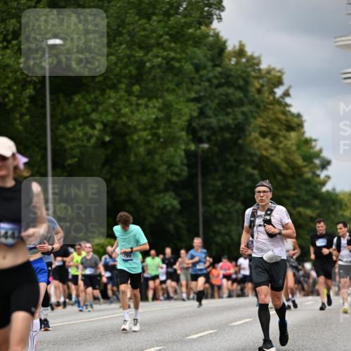 29.06.2025 - hella hamburg halbmarathon Dr. Thomas Lammeyer http://msf.ph/oto/8366246 29.06.2025 10:41:46 Kennedybrücke 1276, 1337, 1339, 1799, 1819, 2016, 2031, 2104, 2199, 2272, 2480, 2853, 4347, 4442, 4618, 4762, 5146, 5522, 5523, 5640, 5940, 6243, 6584, 6821, 6955, 7085, 7124, 7321, 7544, 8499, 8758, 8811, 8843, 8985, 9054, 9288, 10159, 10476, 10798, 10836, 10919 meine-sportfotos.de