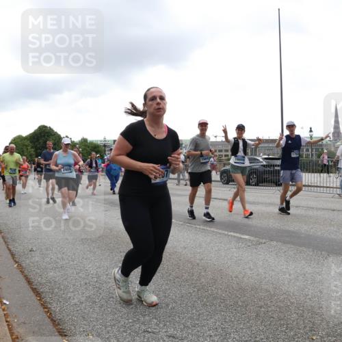 29.06.2025 - hella hamburg halbmarathon Lena Gebhardt http://msf.ph/oto/8366253 29.06.2025 10:48:36 Lombardsbrücke 1669, 2475, 2909, 16669, 1793, 1005, 1142, 1157, 1167, 1584, 1645, 2037, 2195, 2418, 2437, 2438, 2475, 2627, 2650, 2716, 2756, 2792, 2909, 2958, 3224, 3320, 3504, 3661, 3679, 3933, 4588, 5010, 5585, 5781, 5952, 6143, 7062, 7203, 7532, 7947, 7948, 8461, 8521, 8719, 8760, 8948, 9552, 9775, 9787, 9921, 10059, 10145, 10204, 10366, 10524, 10654, 10656, 11364, 11365, 11742, 13814, 13845, 15715, 16498, 16499, 16701 meine-sportfotos.de