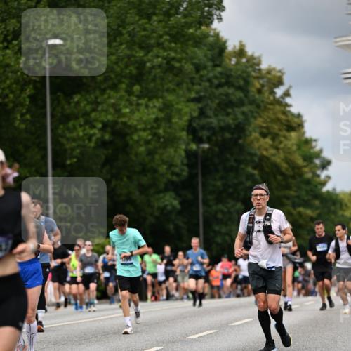 29.06.2025 - hella hamburg halbmarathon Dr. Thomas Lammeyer http://msf.ph/oto/8366268 29.06.2025 10:41:47 Kennedybrücke 1276, 1337, 1339, 1799, 1819, 2016, 2031, 2104, 2199, 2272, 2480, 2853, 4347, 4442, 4618, 4762, 5146, 5522, 5523, 5640, 5940, 6243, 6584, 6821, 6955, 7085, 7124, 7321, 7544, 8499, 8758, 8811, 8843, 8985, 9288, 10159, 10476, 10836, 10919 meine-sportfotos.de