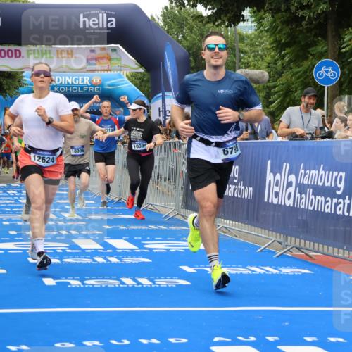 29.06.2025 - hella hamburg halbmarathon Strokosch-Dieckow http://msf.ph/oto/8366273 29.06.2025 10:50:25 Ziel 3414, 4127, 4247, 5447, 6282, 6795, 7397, 8153, 8899, 11455, 12035, 12624, 12949, 13812, 14034, 14626, 16242, 16806, 17247, 17319, 18394 meine-sportfotos.de