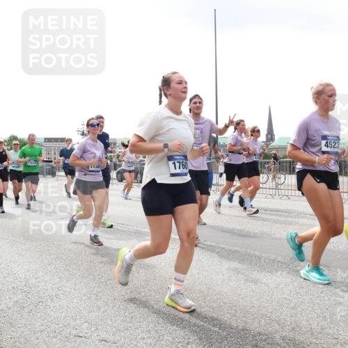 29.06.2025 - hella hamburg halbmarathon Lena Gebhardt http://msf.ph/oto/8366276 29.06.2025 10:39:28 Lombardsbrücke 3461, 13519, 372, 77581, 1760, 4523, 659, 1760, 1856, 1883, 2092, 2571, 2574, 2578, 2843, 2893, 2976, 2998, 3275, 3353, 3727, 3745, 4298, 4410, 4523, 4603, 4609, 4659, 4855, 4882, 5045, 5701, 6062, 6112, 6321, 6342, 6343, 6427, 6428, 6611, 6719, 6726, 6739, 6748, 7053, 7125, 7199, 7341, 7429, 7501, 7506, 7524, 7589, 7684, 7815, 8203, 8243, 8457, 8995, 9393, 9420, 9446, 9569, 9698, 9747, 9777, 9974, 9977, 10001, 10072, 10315, 10512, 10516, 13060 meine-sportfotos.de