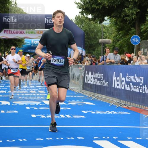 29.06.2025 - hella hamburg halbmarathon Strokosch-Dieckow http://msf.ph/oto/8366381 29.06.2025 10:50:23 Ziel 3414, 4127, 4247, 4933, 5447, 6795, 8153, 8899, 11455, 12035, 12624, 12949, 13609, 13690, 14034, 14626, 16000, 16242, 17319, 18394, 18499 meine-sportfotos.de