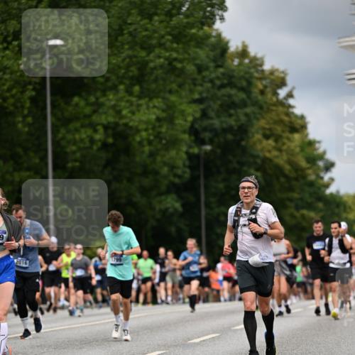 29.06.2025 - hella hamburg halbmarathon Dr. Thomas Lammeyer http://msf.ph/oto/8366408 29.06.2025 10:41:47 Kennedybrücke 1276, 1337, 1339, 1799, 1819, 2016, 2031, 2104, 2199, 2272, 2480, 2853, 4347, 4442, 4618, 4762, 5146, 5522, 5523, 5640, 5940, 6243, 6584, 6821, 6955, 7085, 7124, 7321, 7544, 8499, 8758, 8811, 8843, 8985, 9288, 10159, 10476, 10836, 10919 meine-sportfotos.de