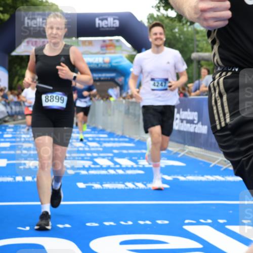 29.06.2025 - hella hamburg halbmarathon Strokosch-Dieckow http://msf.ph/oto/8366432 29.06.2025 10:50:22 Ziel 4127, 4247, 4933, 6795, 8153, 8899, 8921, 11455, 12035, 12624, 12949, 13609, 13690, 14034, 14626, 16000, 16242, 17319, 18394, 18499 meine-sportfotos.de