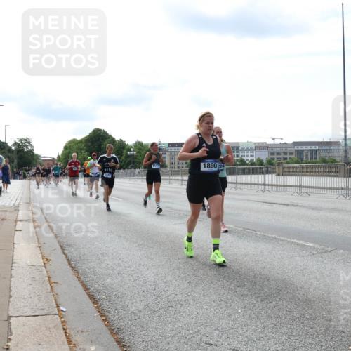 29.06.2025 - hella hamburg halbmarathon Lena Gebhardt http://msf.ph/oto/8366461 29.06.2025 10:14:33 Lombardsbrücke 3020, 8147, 1890, 224, 1406, 1728, 1890, 2046, 2494, 2990, 3020, 3154, 3454, 3691, 3756, 3834, 3939, 4032, 5191, 5670, 5981, 6028, 6083, 6089, 6287, 6366, 6935, 7195, 7209, 7442, 7802, 7840, 7991, 8001, 8055, 8057, 8147, 8409, 8755, 8892, 9173, 9556, 9663, 9709, 9845, 9886, 10224, 10391, 10610, 12467, 12938, 13237, 13285, 13788, 14488, 15840, 16126 meine-sportfotos.de