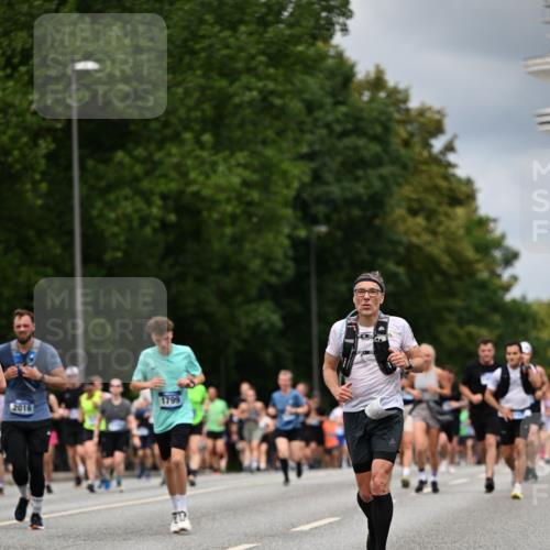 29.06.2025 - hella hamburg halbmarathon Dr. Thomas Lammeyer http://msf.ph/oto/8366505 29.06.2025 10:41:47 Kennedybrücke 1276, 1337, 1339, 1799, 1819, 2016, 2031, 2104, 2199, 2272, 2480, 2853, 4347, 4442, 4618, 4762, 5146, 5522, 5523, 5640, 5940, 6243, 6584, 6821, 6955, 7085, 7124, 7321, 7544, 8499, 8758, 8811, 8843, 8985, 9288, 10159, 10476, 10836, 10919 meine-sportfotos.de