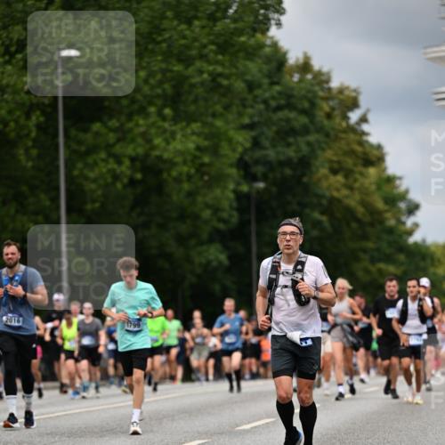 29.06.2025 - hella hamburg halbmarathon Dr. Thomas Lammeyer http://msf.ph/oto/8366529 29.06.2025 10:41:48 Kennedybrücke 1276, 1337, 1339, 1799, 1819, 2016, 2031, 2104, 2199, 2272, 2480, 2853, 4347, 4442, 4618, 4762, 5146, 5522, 5523, 5640, 5940, 6243, 6584, 6821, 6955, 7085, 7124, 7321, 7544, 8499, 8758, 8811, 8843, 8985, 9288, 9894, 10159, 10476, 10506, 10836, 10919 meine-sportfotos.de