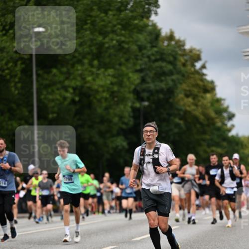 29.06.2025 - hella hamburg halbmarathon Dr. Thomas Lammeyer http://msf.ph/oto/8366560 29.06.2025 10:41:48 Kennedybrücke 1276, 1337, 1339, 1799, 1819, 2016, 2031, 2104, 2199, 2272, 2480, 2853, 4347, 4442, 4618, 4762, 5146, 5522, 5523, 5640, 5940, 6243, 6584, 6821, 6955, 7085, 7124, 7321, 7544, 8499, 8758, 8811, 8843, 8985, 9288, 9894, 10159, 10476, 10506, 10836, 10919 meine-sportfotos.de