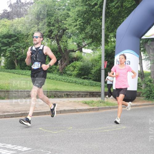 29.06.2025 - hella hamburg halbmarathon KatJ http://msf.ph/oto/8366565 29.06.2025 10:23:06 Zwischen KM18-KM19 1080, 6305, 7534, 8312 meine-sportfotos.de