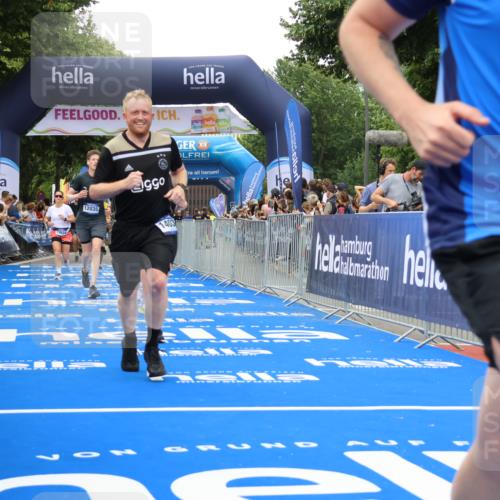 29.06.2025 - hella hamburg halbmarathon Strokosch-Dieckow http://msf.ph/oto/8366601 29.06.2025 10:50:20 Ziel 4127, 4247, 4933, 6795, 7930, 7932, 8899, 8921, 11455, 12035, 12624, 12949, 13609, 13690, 14034, 15620, 16000, 16242, 18394, 18499, 18811, 19040 meine-sportfotos.de