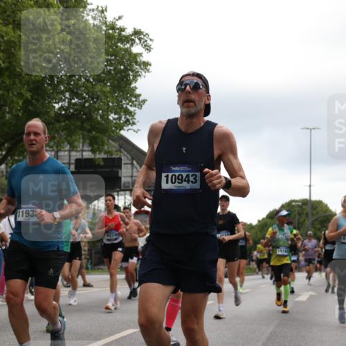 29.06.2025 - hella hamburg halbmarathon Yannick Fuchs http://msf.ph/oto/8366614 29.06.2025 10:53:24 20KM 2006, 2348, 2584, 2957, 2978, 3114, 3181, 3279, 3425, 3983, 4088, 4592, 4796, 5885, 6087, 6220, 6438, 7031, 7223, 7287, 10488, 10587, 10759, 10896, 10943, 11018, 11757, 11935, 11938, 12206, 12261, 12564, 12633, 12736, 12779, 12862, 13583, 13761, 14567, 14732, 14902, 14928, 14965, 15232, 15284, 15785, 16227, 16341, 16754, 16910, 16915, 16980, 17176, 17304, 17503, 17630, 18467, 18485, 18716, 18855, 19015, 19160 meine-sportfotos.de