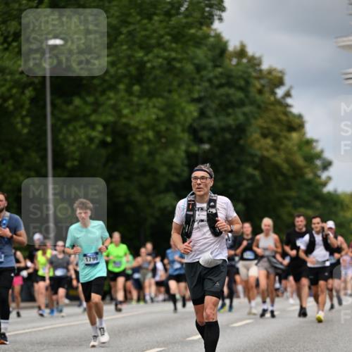 29.06.2025 - hella hamburg halbmarathon Dr. Thomas Lammeyer http://msf.ph/oto/8366626 29.06.2025 10:41:48 Kennedybrücke 1276, 1337, 1339, 1799, 1819, 2016, 2031, 2104, 2199, 2272, 2480, 2853, 4347, 4442, 4618, 4762, 5146, 5522, 5523, 5640, 5940, 6243, 6584, 6821, 6955, 7085, 7124, 7321, 7544, 8499, 8758, 8811, 8843, 8985, 9288, 9894, 10159, 10476, 10506, 10836, 10919 meine-sportfotos.de