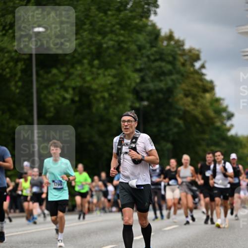 29.06.2025 - hella hamburg halbmarathon Dr. Thomas Lammeyer http://msf.ph/oto/8366658 29.06.2025 10:41:48 Kennedybrücke 1276, 1337, 1339, 1799, 1819, 2016, 2031, 2104, 2199, 2272, 2480, 2853, 4347, 4442, 4618, 4762, 5146, 5522, 5523, 5640, 5940, 6243, 6584, 6821, 6955, 7085, 7124, 7321, 7544, 8499, 8758, 8811, 8843, 8985, 9288, 9894, 10159, 10476, 10506, 10836, 10919 meine-sportfotos.de