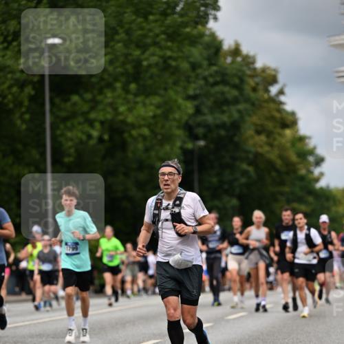 29.06.2025 - hella hamburg halbmarathon Dr. Thomas Lammeyer http://msf.ph/oto/8366676 29.06.2025 10:41:49 Kennedybrücke 1337, 1339, 1799, 1819, 2016, 2031, 2104, 2272, 2480, 2853, 4347, 4442, 4618, 4762, 5146, 5522, 5523, 5640, 5940, 6243, 6584, 6821, 6955, 7085, 7124, 7321, 7544, 8499, 8758, 8811, 8843, 8985, 9288, 9894, 10159, 10476, 10506, 10836, 10919 meine-sportfotos.de