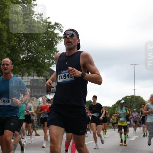 29.06.2025 - hella hamburg halbmarathon Yannick Fuchs http://msf.ph/oto/8366682 29.06.2025 10:53:24 20KM 2006, 2348, 2584, 2957, 2978, 3114, 3181, 3279, 3425, 3983, 4088, 4592, 4796, 5885, 6087, 6220, 6438, 7031, 7223, 7287, 10488, 10587, 10759, 10896, 10943, 11018, 11757, 11935, 11938, 12206, 12261, 12564, 12633, 12736, 12779, 12862, 13583, 13761, 14567, 14732, 14902, 14928, 14965, 15232, 15284, 15785, 16227, 16341, 16754, 16910, 16915, 16980, 17176, 17304, 17503, 17630, 18467, 18485, 18716, 18855, 19015, 19160 meine-sportfotos.de