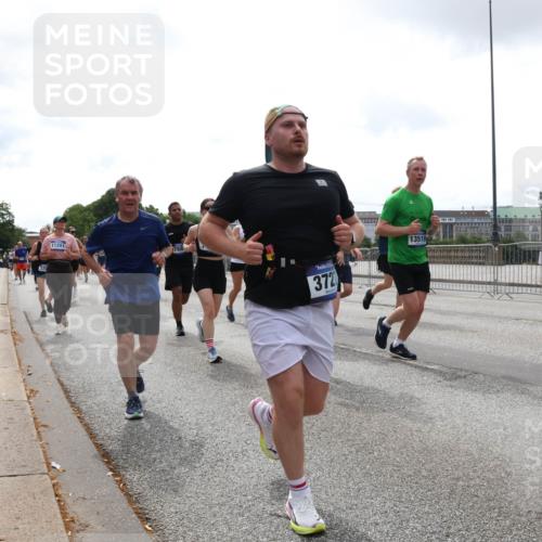 29.06.2025 - hella hamburg halbmarathon Lena Gebhardt http://msf.ph/oto/8366742 29.06.2025 10:39:30 Lombardsbrücke 11201, 372, 13519, 1760, 1856, 1883, 2092, 2571, 2574, 2578, 2843, 2893, 2976, 2998, 3046, 3275, 3353, 3727, 3745, 4298, 4410, 4523, 4603, 4609, 4659, 4752, 4855, 4882, 5045, 5701, 6112, 6321, 6342, 6343, 6427, 6428, 6611, 6719, 6726, 6739, 6748, 7053, 7125, 7199, 7341, 7429, 7501, 7506, 7524, 7589, 7684, 7815, 8203, 8243, 8457, 8995, 9393, 9420, 9446, 9569, 9698, 9747, 9777, 9974, 9977, 10001, 10072, 10315, 10441, 10512, 10516 meine-sportfotos.de