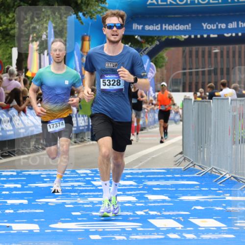 29.06.2025 - hella hamburg halbmarathon Strokosch-Dieckow http://msf.ph/oto/8366744 29.06.2025 10:28:26 Ziel 5328, 12529, 14140, 16711, 17374 meine-sportfotos.de