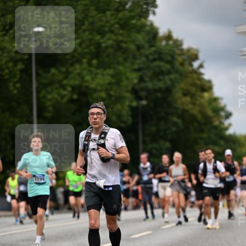 29.06.2025 - hella hamburg halbmarathon Dr. Thomas Lammeyer http://msf.ph/oto/8366754 29.06.2025 10:41:49 Kennedybrücke 1337, 1339, 1799, 1819, 2016, 2031, 2104, 2272, 2480, 2853, 4347, 4442, 4618, 4762, 5146, 5522, 5523, 5640, 5940, 6243, 6584, 6821, 6955, 7085, 7124, 7321, 7544, 8499, 8758, 8811, 8843, 8985, 9288, 9894, 10159, 10476, 10506, 10836, 10919 meine-sportfotos.de