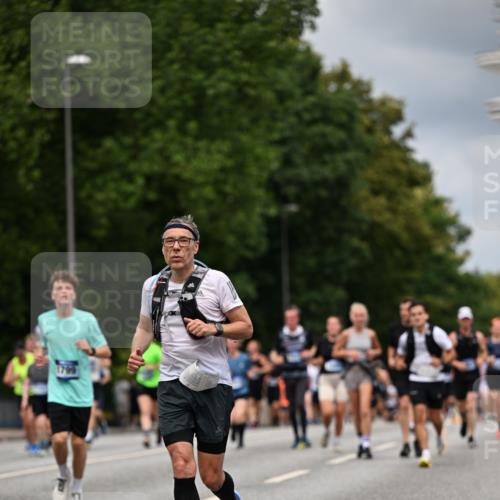29.06.2025 - hella hamburg halbmarathon Dr. Thomas Lammeyer http://msf.ph/oto/8366763 29.06.2025 10:41:49 Kennedybrücke 1337, 1339, 1799, 1819, 2016, 2031, 2104, 2272, 2480, 2853, 4347, 4442, 4618, 4762, 5146, 5522, 5523, 5640, 5940, 6243, 6584, 6821, 6955, 7085, 7124, 7321, 7544, 8499, 8758, 8811, 8843, 8985, 9288, 9894, 10159, 10476, 10506, 10836, 10919 meine-sportfotos.de