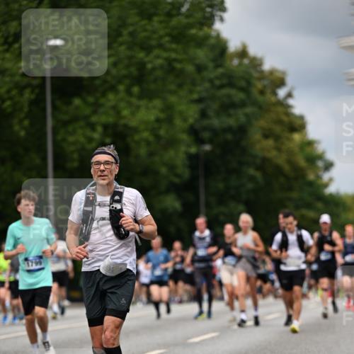 29.06.2025 - hella hamburg halbmarathon Dr. Thomas Lammeyer http://msf.ph/oto/8366769 29.06.2025 10:41:50 Kennedybrücke 1337, 1339, 1475, 1799, 1819, 2016, 2031, 2104, 2272, 2480, 2853, 4347, 4442, 4618, 4762, 5522, 5523, 5640, 5940, 6243, 6821, 6955, 7085, 7124, 7321, 7544, 8499, 8758, 8811, 8843, 8985, 9288, 9894, 10159, 10506, 10836, 10919 meine-sportfotos.de
