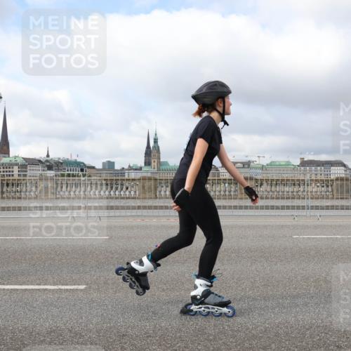 29.06.2025 - hella hamburg halbmarathon Lena Gebhardt http://msf.ph/oto/8366778 29.06.2025 09:10:53 Lombardsbrücke  meine-sportfotos.de