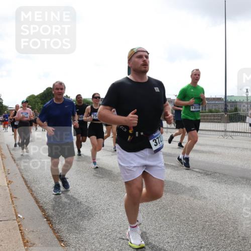 29.06.2025 - hella hamburg halbmarathon Lena Gebhardt http://msf.ph/oto/8366787 29.06.2025 10:39:30 Lombardsbrücke 14201, 75, 68, 3721, 13519, 141, 1760, 1856, 1883, 2092, 2571, 2574, 2578, 2843, 2893, 2976, 2998, 3046, 3275, 3353, 3727, 3745, 4298, 4410, 4523, 4603, 4609, 4659, 4752, 4855, 4882, 5045, 5701, 6112, 6321, 6342, 6343, 6427, 6428, 6611, 6719, 6726, 6739, 6748, 7053, 7125, 7199, 7341, 7429, 7501, 7506, 7524, 7589, 7684, 7815, 8203, 8243, 8457, 8995, 9393, 9420, 9446, 9569, 9698, 9747, 9777, 9974, 9977, 10001, 10072, 10315, 10441, 10512, 10516 meine-sportfotos.de