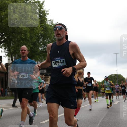 29.06.2025 - hella hamburg halbmarathon Yannick Fuchs http://msf.ph/oto/8366794 29.06.2025 10:53:24 20KM 2006, 2348, 2584, 2957, 2978, 3114, 3181, 3279, 3425, 3983, 4088, 4592, 4796, 5885, 6087, 6220, 6438, 7031, 7223, 7287, 10488, 10587, 10759, 10896, 10943, 11018, 11757, 11935, 11938, 12206, 12261, 12564, 12633, 12736, 12779, 12862, 13583, 13761, 14567, 14732, 14902, 14928, 14965, 15232, 15284, 15785, 16227, 16341, 16754, 16910, 16915, 16980, 17176, 17304, 17503, 17630, 18467, 18485, 18716, 18855, 19015, 19160 meine-sportfotos.de