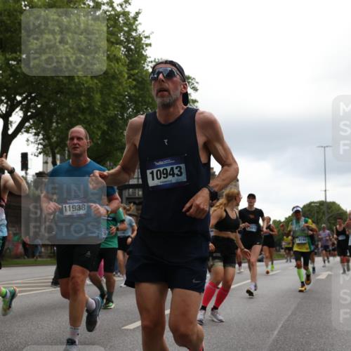 29.06.2025 - hella hamburg halbmarathon Yannick Fuchs http://msf.ph/oto/8366826 29.06.2025 10:53:24 20KM 2006, 2348, 2584, 2957, 2978, 3114, 3181, 3279, 3425, 3983, 4088, 4592, 4796, 5885, 6087, 6220, 6438, 7031, 7223, 7287, 10488, 10587, 10759, 10896, 10943, 11018, 11757, 11935, 11938, 12206, 12261, 12564, 12633, 12736, 12779, 12862, 13583, 13761, 14567, 14732, 14902, 14928, 14965, 15232, 15284, 15785, 16227, 16341, 16754, 16910, 16915, 16980, 17176, 17304, 17503, 17630, 18467, 18485, 18716, 18855, 19015, 19160 meine-sportfotos.de