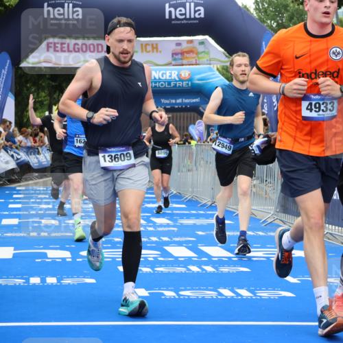 29.06.2025 - hella hamburg halbmarathon Strokosch-Dieckow http://msf.ph/oto/8366852 29.06.2025 10:50:18 Ziel 1119, 4247, 4933, 6795, 7930, 7932, 8899, 8921, 10371, 11607, 12035, 12949, 13609, 13690, 14034, 15620, 16000, 16242, 18394, 18499, 18811, 19040 meine-sportfotos.de