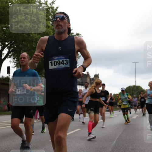 29.06.2025 - hella hamburg halbmarathon Yannick Fuchs http://msf.ph/oto/8366898 29.06.2025 10:53:24 20KM 2006, 2348, 2584, 2957, 2978, 3114, 3181, 3279, 3425, 3983, 4088, 4592, 4796, 5885, 6087, 6220, 6438, 7031, 7223, 7287, 10488, 10587, 10759, 10896, 10943, 11018, 11757, 11935, 11938, 12206, 12261, 12564, 12633, 12736, 12779, 12862, 13583, 13761, 14567, 14732, 14902, 14928, 14965, 15232, 15284, 15785, 16227, 16341, 16754, 16910, 16915, 16980, 17176, 17304, 17503, 17630, 18467, 18485, 18716, 18855, 19015, 19160 meine-sportfotos.de