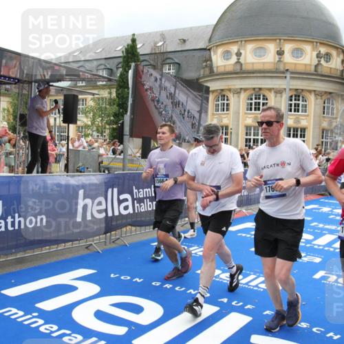 29.06.2025 - hella hamburg halbmarathon Michael Strokosch http://msf.ph/oto/8366900 29.06.2025 10:57:19 Ziel 1387, 1877, 2417, 2676, 4167, 4940, 8585, 9450, 9577, 9884, 9934, 10383, 11590, 11612, 12014, 12590, 13750, 15110, 15229, 15664, 16625, 17660, 17779, 17848, 17993, 19184 meine-sportfotos.de