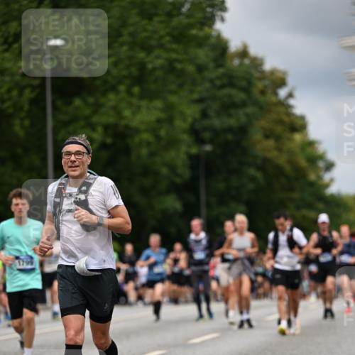 29.06.2025 - hella hamburg halbmarathon Dr. Thomas Lammeyer http://msf.ph/oto/8366917 29.06.2025 10:41:50 Kennedybrücke 1337, 1339, 1475, 1799, 1819, 2016, 2031, 2104, 2272, 2480, 2853, 4347, 4442, 4618, 4762, 5522, 5523, 5640, 5940, 6243, 6821, 6955, 7085, 7124, 7321, 7544, 8499, 8758, 8811, 8843, 8985, 9288, 9894, 10159, 10506, 10836, 10919 meine-sportfotos.de