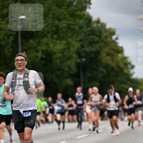 29.06.2025 - hella hamburg halbmarathon Dr. Thomas Lammeyer http://msf.ph/oto/8366934 29.06.2025 10:41:50 Kennedybrücke 1337, 1339, 1475, 1799, 1819, 2016, 2031, 2104, 2272, 2480, 2853, 4347, 4442, 4618, 4762, 5522, 5523, 5640, 5940, 6243, 6821, 6955, 7085, 7124, 7321, 7544, 8499, 8758, 8811, 8843, 8985, 9288, 9894, 10159, 10506, 10836, 10919 meine-sportfotos.de
