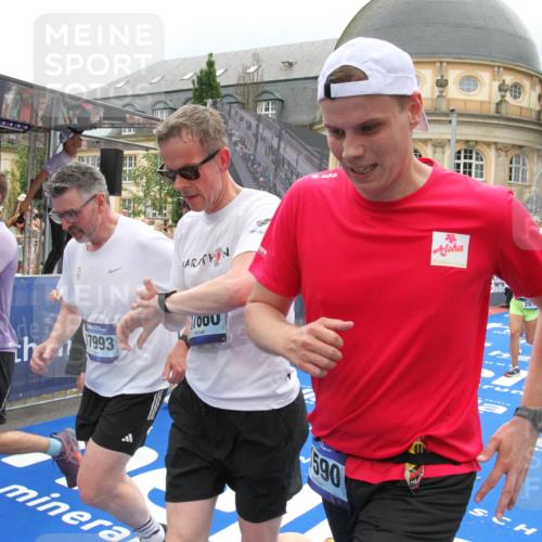29.06.2025 - hella hamburg halbmarathon Michael Strokosch http://msf.ph/oto/8366938 29.06.2025 10:57:20 Ziel 1387, 1877, 2417, 2676, 4167, 4940, 8585, 9450, 9577, 9884, 9934, 10383, 11590, 11612, 12014, 12590, 13664, 13750, 15110, 15229, 15664, 16625, 17660, 17779, 17848, 17993, 19184 meine-sportfotos.de