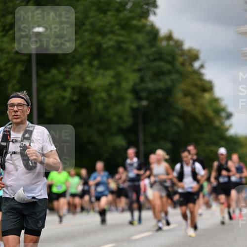 29.06.2025 - hella hamburg halbmarathon Dr. Thomas Lammeyer http://msf.ph/oto/8366940 29.06.2025 10:41:50 Kennedybrücke 1337, 1339, 1475, 1799, 1819, 2016, 2031, 2104, 2272, 2480, 2853, 4347, 4442, 4618, 4762, 5522, 5523, 5640, 5940, 6243, 6821, 6955, 7085, 7124, 7321, 7544, 8499, 8758, 8811, 8843, 8985, 9288, 9894, 10159, 10506, 10836, 10919 meine-sportfotos.de
