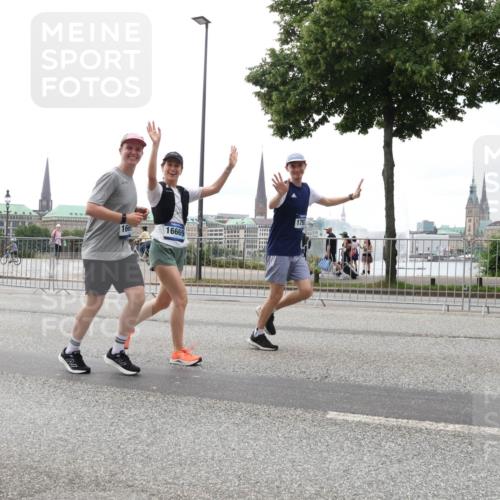 29.06.2025 - hella hamburg halbmarathon Lena Gebhardt http://msf.ph/oto/8366942 29.06.2025 10:48:37 Lombardsbrücke 166, 16669, 1142, 1157, 1167, 1584, 1645, 2037, 2195, 2418, 2437, 2438, 2475, 2627, 2650, 2716, 2756, 2792, 2909, 2958, 3215, 3224, 3320, 3504, 3661, 3679, 3933, 4588, 5010, 5585, 5781, 5952, 6143, 6437, 7062, 7203, 7532, 7947, 7948, 8461, 8521, 8719, 8760, 8948, 9552, 9775, 9787, 9921, 10059, 10145, 10204, 10366, 10524, 10654, 10656, 11364, 11365, 11742, 13814, 13845, 15715, 16498, 16499, 16701 meine-sportfotos.de