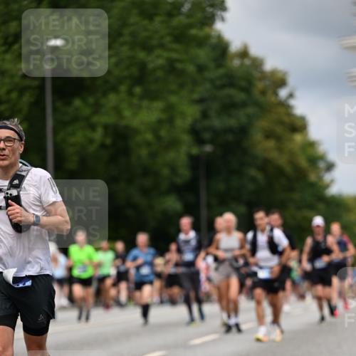 29.06.2025 - hella hamburg halbmarathon Dr. Thomas Lammeyer http://msf.ph/oto/8366953 29.06.2025 10:41:50 Kennedybrücke 1337, 1339, 1475, 1799, 1819, 2016, 2031, 2104, 2272, 2480, 2853, 4347, 4442, 4618, 4762, 5522, 5523, 5640, 5940, 6243, 6821, 6955, 7085, 7124, 7321, 7544, 8499, 8758, 8811, 8843, 8985, 9288, 9894, 10159, 10506, 10836, 10919 meine-sportfotos.de