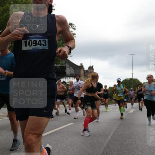 29.06.2025 - hella hamburg halbmarathon Yannick Fuchs http://msf.ph/oto/8366966 29.06.2025 10:53:24 20KM 2006, 2348, 2584, 2957, 2978, 3114, 3181, 3279, 3425, 3983, 4088, 4592, 4796, 5885, 6087, 6220, 6438, 7031, 7223, 7287, 10488, 10587, 10759, 10896, 10943, 11018, 11757, 11935, 11938, 12206, 12261, 12564, 12633, 12736, 12779, 12862, 13583, 13761, 14567, 14732, 14902, 14928, 14965, 15232, 15284, 15785, 16227, 16341, 16754, 16910, 16915, 16980, 17176, 17304, 17503, 17630, 18467, 18485, 18716, 18855, 19015, 19160 meine-sportfotos.de