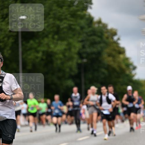 29.06.2025 - hella hamburg halbmarathon Dr. Thomas Lammeyer http://msf.ph/oto/8366968 29.06.2025 10:41:51 Kennedybrücke 1337, 1339, 1475, 1799, 1819, 2016, 2031, 2104, 2272, 2480, 2853, 4347, 4442, 4618, 4762, 5522, 5523, 5640, 5940, 6243, 6821, 6955, 7085, 7124, 7321, 7544, 8499, 8758, 8811, 8843, 8985, 9288, 9894, 10159, 10506, 10836, 10919 meine-sportfotos.de