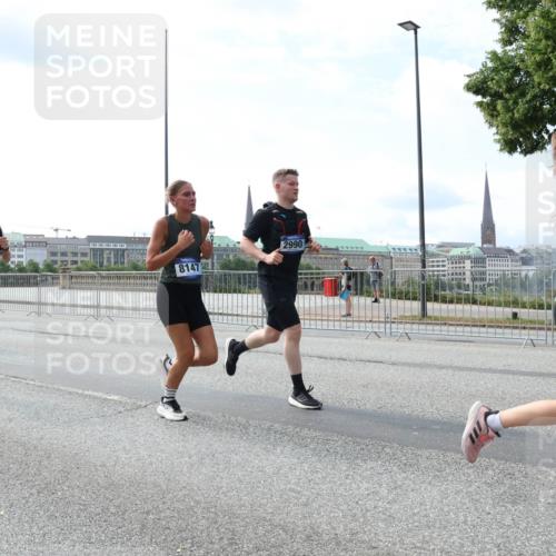 29.06.2025 - hella hamburg halbmarathon Lena Gebhardt http://msf.ph/oto/8366980 29.06.2025 10:14:35 Lombardsbrücke 3020, 81474, 2990, 1071, 1406, 1728, 2046, 2494, 2601, 2690, 2990, 3020, 3025, 3154, 3454, 3691, 3756, 3834, 3939, 4032, 5191, 5608, 5670, 5981, 6028, 6083, 6089, 6366, 6935, 7195, 7209, 7442, 7802, 7840, 7991, 8001, 8055, 8057, 8147, 8409, 8755, 8892, 9173, 9556, 9663, 9709, 9845, 10224, 10391, 10610, 10963, 12467, 12938, 13237, 13285, 14488, 16126 meine-sportfotos.de