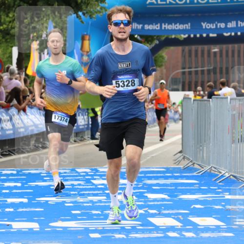 29.06.2025 - hella hamburg halbmarathon Strokosch-Dieckow http://msf.ph/oto/8366999 29.06.2025 10:28:26 Ziel 5328, 12529, 14140, 16711, 17374 meine-sportfotos.de