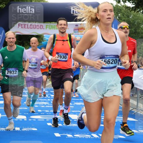 29.06.2025 - hella hamburg halbmarathon Strokosch-Dieckow http://msf.ph/oto/8367009 29.06.2025 10:50:14 Ziel 1119, 3296, 4933, 7176, 7930, 7932, 8313, 8921, 10371, 11607, 12235, 12949, 13282, 13609, 13690, 14034, 15620, 16000, 16242, 18499, 18811, 19040 meine-sportfotos.de