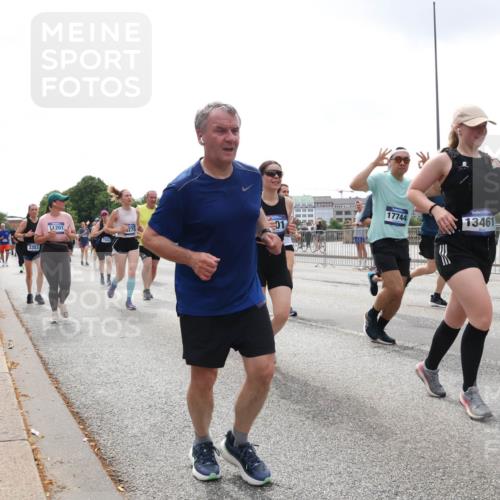 29.06.2025 - hella hamburg halbmarathon Lena Gebhardt http://msf.ph/oto/8367024 29.06.2025 10:39:31 Lombardsbrücke 3353, 11201, 7524, 275, 01, 17744, 13461, 13519, 1760, 1856, 1883, 2092, 2571, 2574, 2578, 2843, 2893, 2976, 2998, 3046, 3275, 3353, 3727, 4298, 4410, 4523, 4603, 4609, 4659, 4752, 4855, 4882, 5045, 5701, 6112, 6321, 6342, 6343, 6427, 6428, 6611, 6719, 6726, 6739, 6748, 7053, 7125, 7199, 7341, 7429, 7501, 7506, 7524, 7589, 7684, 7815, 8203, 8243, 8457, 8995, 9393, 9420, 9446, 9569, 9698, 9747, 9777, 9974, 9977, 10001, 10315, 10441, 10512, 10516 meine-sportfotos.de